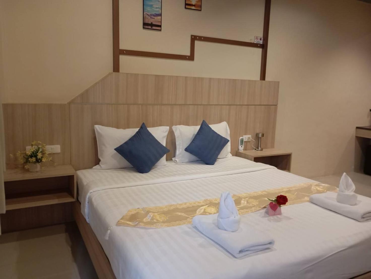 The Way Patong Hotel Exterior foto