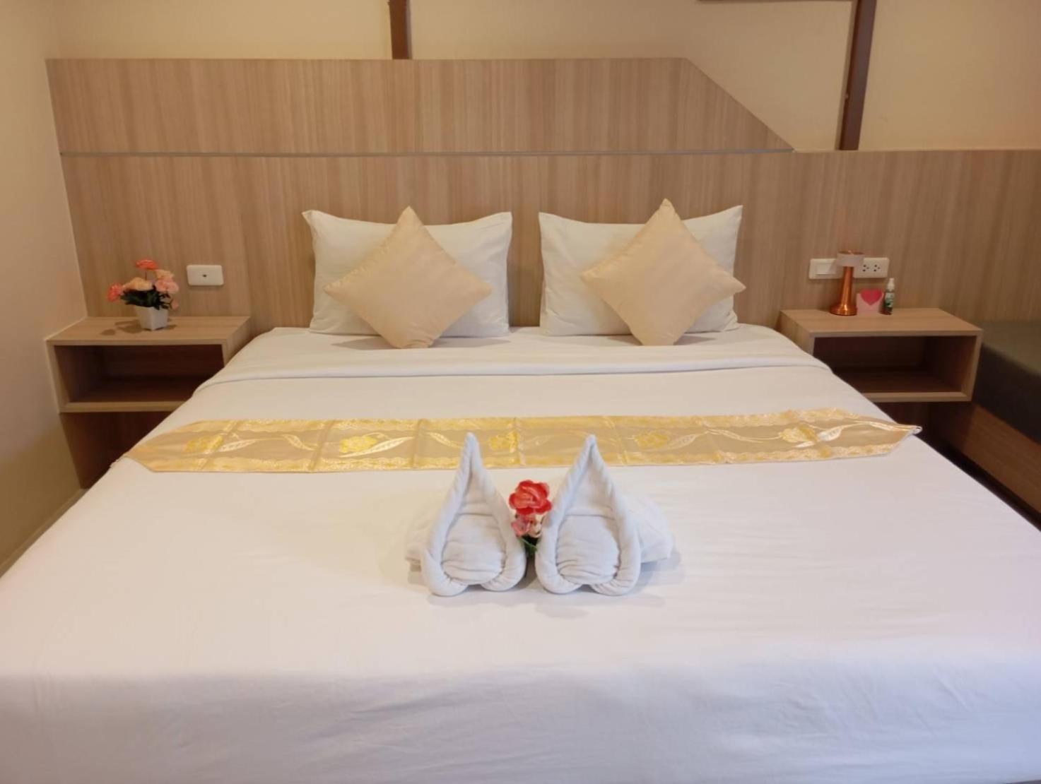 The Way Patong Hotel Exterior foto