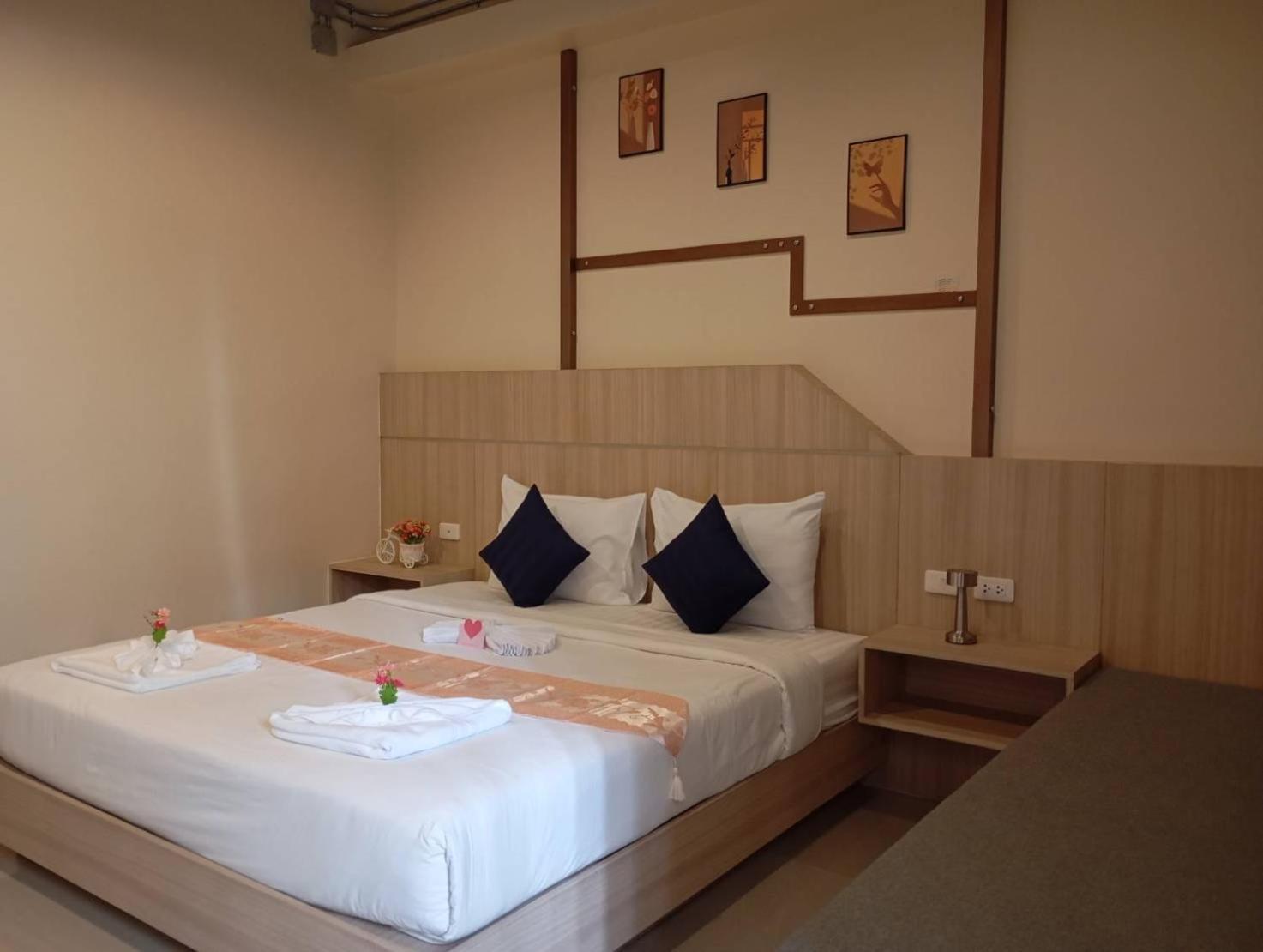 The Way Patong Hotel Exterior foto