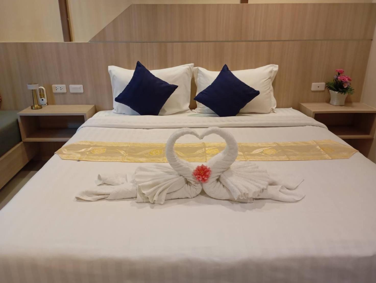 The Way Patong Hotel Exterior foto