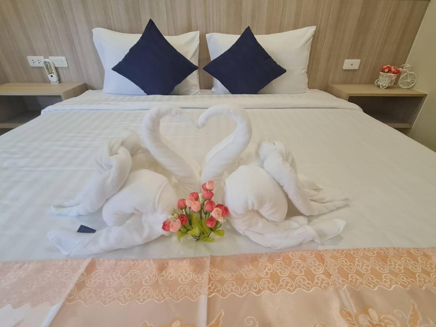 The Way Patong Hotel Exterior foto